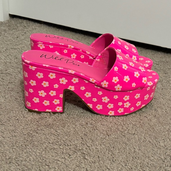 Cute Wild Pair size 6.5 pink daisy Melbourne platform wedge slip on shoes new
